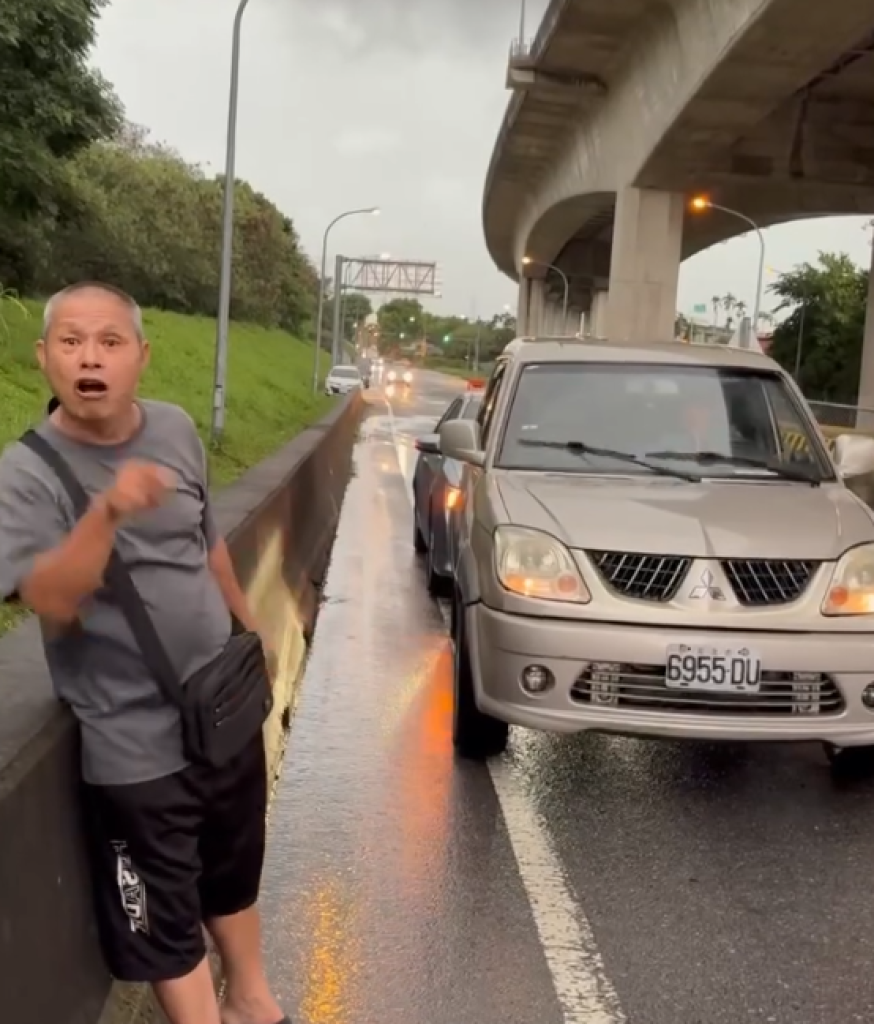 霧峰行車糾紛亮刀幹譙! 警方偵辦中