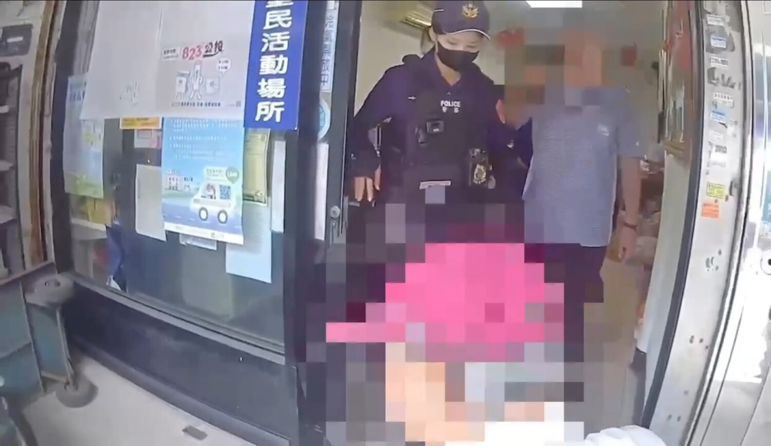 里長聯繫警方協助劉姓老翁返家。(記者 趙靜姸翻攝)